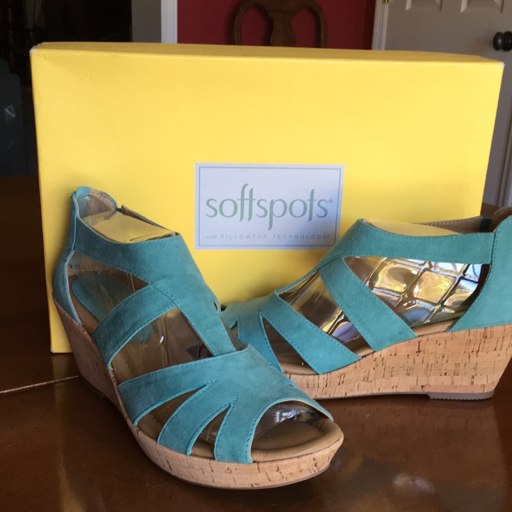 Softspots turquoise suede leather sandals size 9.5 W